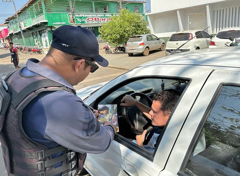 Guarda Municipal de Colinas e Polícia Militar vão às ruas conscientizar população sobre regras de trânsito