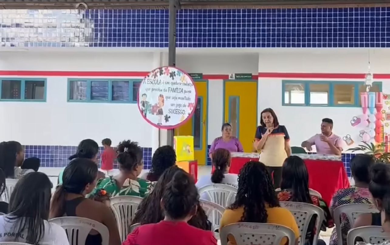 Ano letivo começa com visita da prefeita Valmira Miranda às escolas das zonas urbana e rural do município